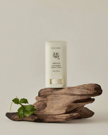 BEAUTY OF JOSEON Matte Sunstick 18g (SPF 50+ PA++++) Mugwort+Camelia  Protector